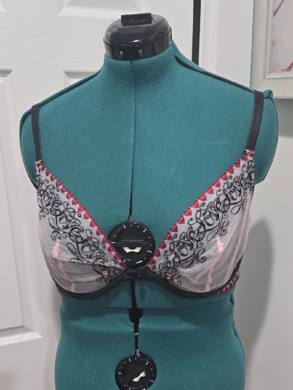 Victoria's Secret " Very Sexy Love Letters" Unlined Embroidered Demi Bra 38 D